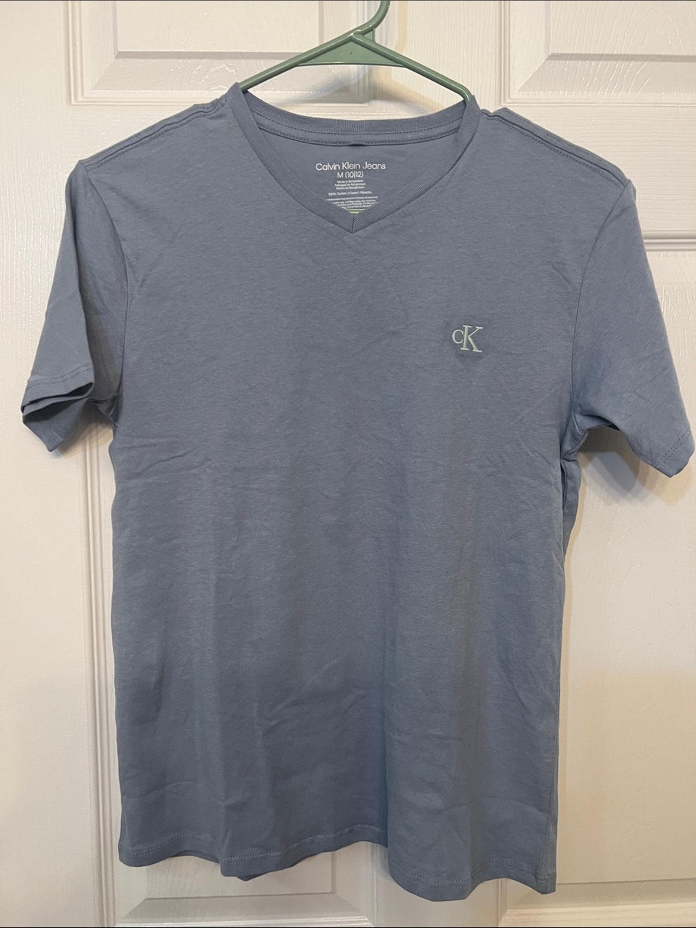 NWT Calvin Klein Women’s  V-Neck T-Shirt in Dusty Blue/Gray